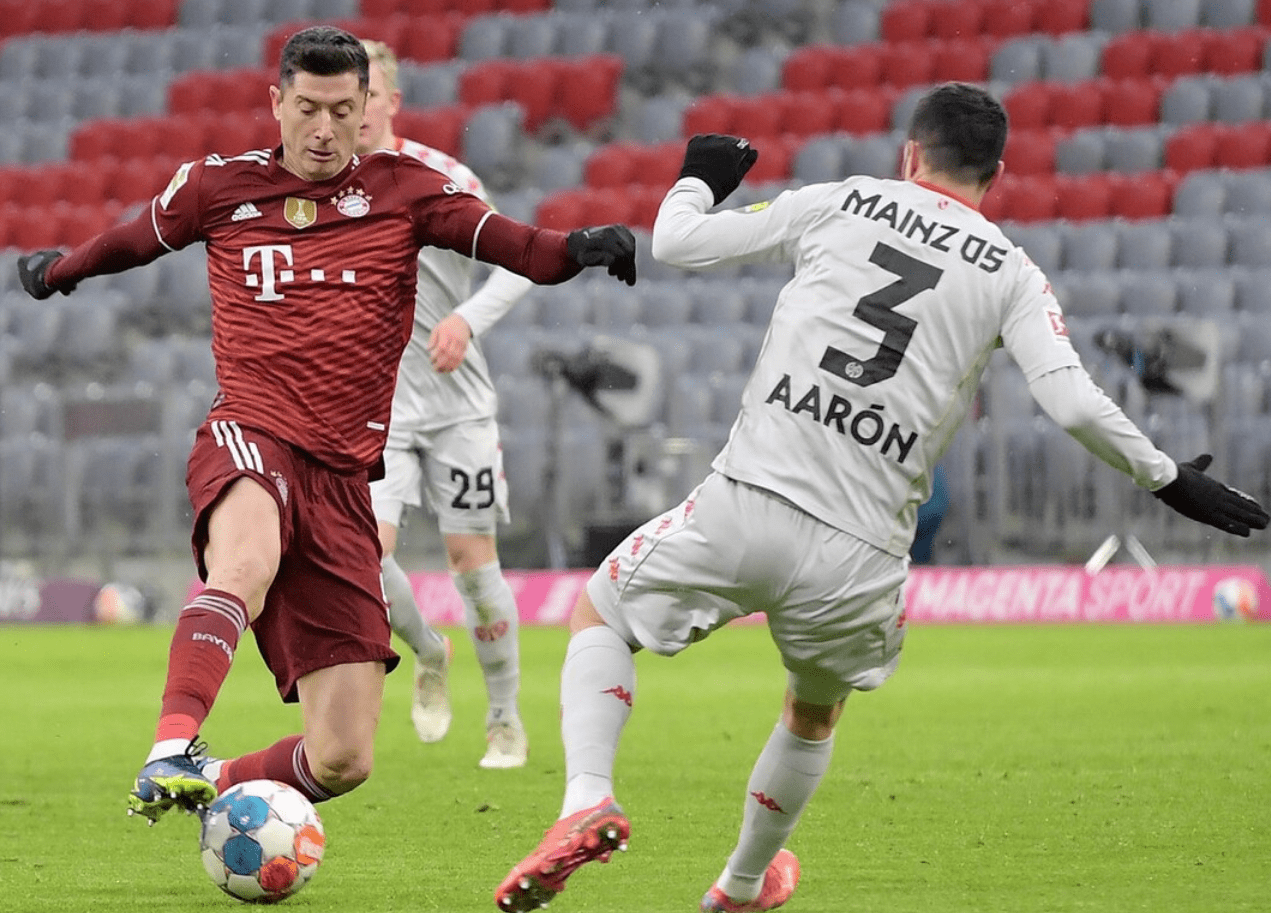 雷速-莱万多夫斯基在拜仁比赛中出色发挥，领先优势明显引发热议！赢得满堂喝彩的简单介绍