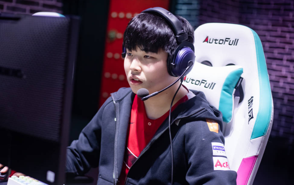 雷速体育-阿扎伦卡新星逆转表现惊艳，RNG未来可期！的简单介绍