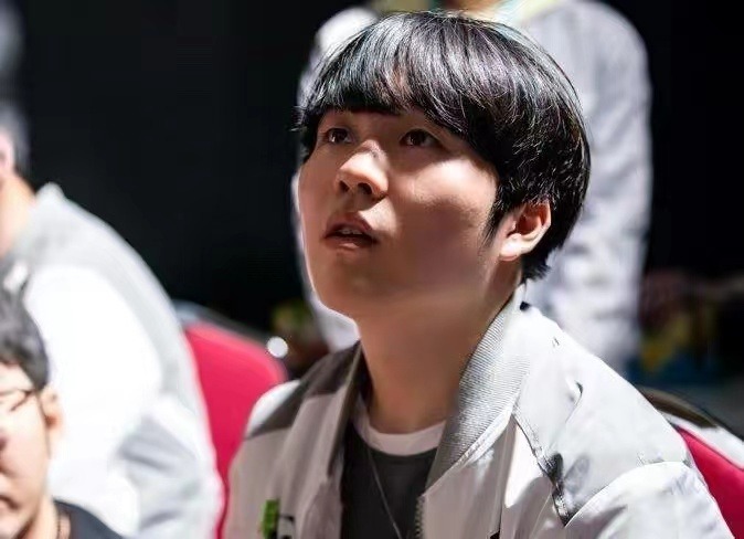 雷速体育-Rookie回归赛场，精彩发挥首场状态亮眼，拜仁观众沸腾！的简单介绍