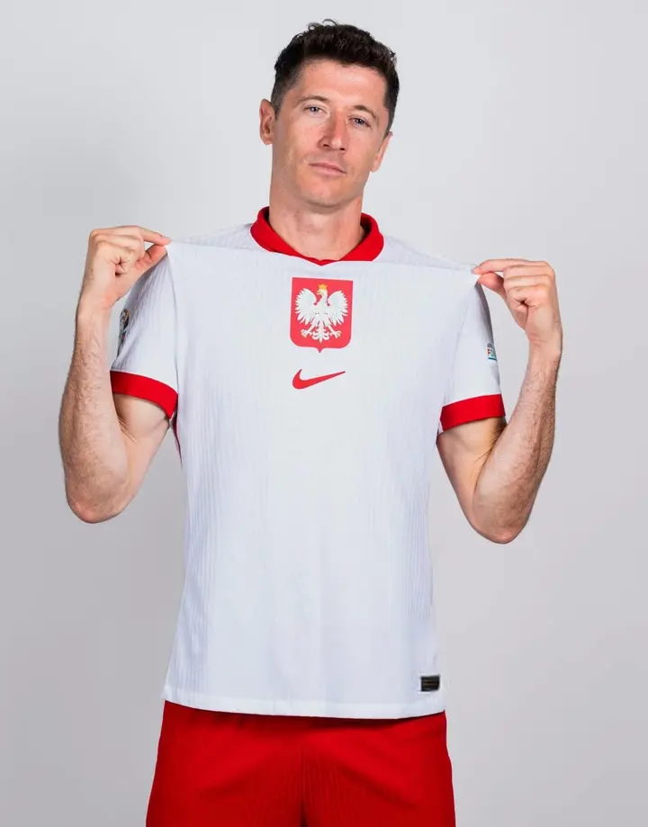 雷速-包含莱万多夫斯基在美国队比赛中连败，战术调整引发热议！的词条